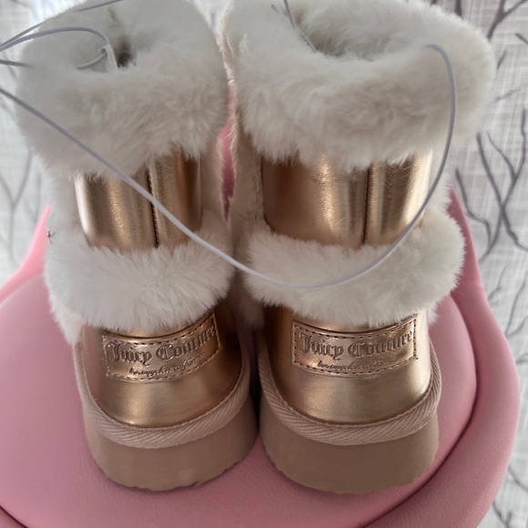 Juicy Couture plush rose tone booties - Picture 3 of 5